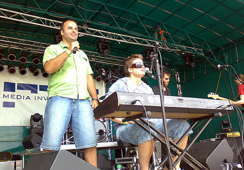 Na Skalica Musicfeste vystúpila aj skupina Bu*hví, za klávesami Ondřej Brzobohatý. 4. ročník Skalica Music Fest 28.6. 2008.