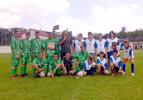 Futbalový zápas DSS Rosa a Spojenej školy sv. Františka na akcii organizovanej k MDD v DSS Rosa na Dúbravskej ceste. 8.júna 2010 Bratislava.