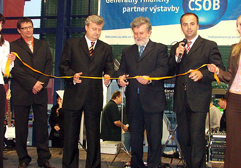 Slávnostné otvorenie obchodno-zábavného centra Južanka v Trenčíne. 11.5.2006.