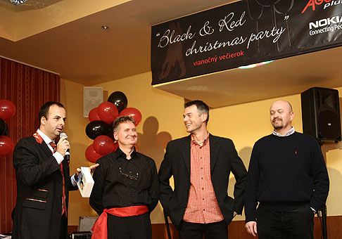 Black and red christmas party zľava doprava Ondrej Lauko Adora Plus, Miro Fančovič NOKIA a Ján Kolimar NOKIA Česko-Slovensko 15.12.2006.