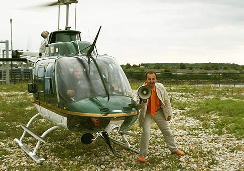 Na oslave 15. tich narodenín spoločnosti Q-ex sa obchodní partneri mohli previezť vo vrtuľníku nad Bratislavou.